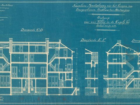 Historischer Blaupausen-Bauplan mit Schnittzeichnungen mehrerer Stadthäuser und Maßangaben